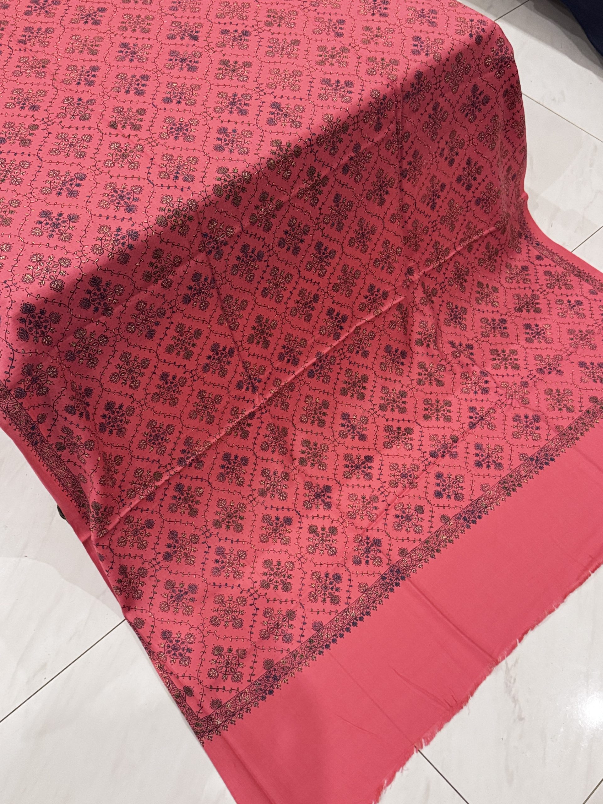 Raniya – Shocking Pink Embroidered Pashmina Shawl (2.5 Yards)