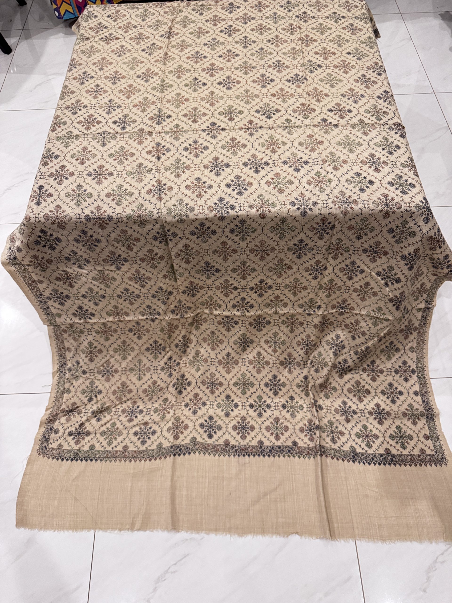 Mahveen – Beige Embroidered Pashmina Shawl (2.5 Yards)