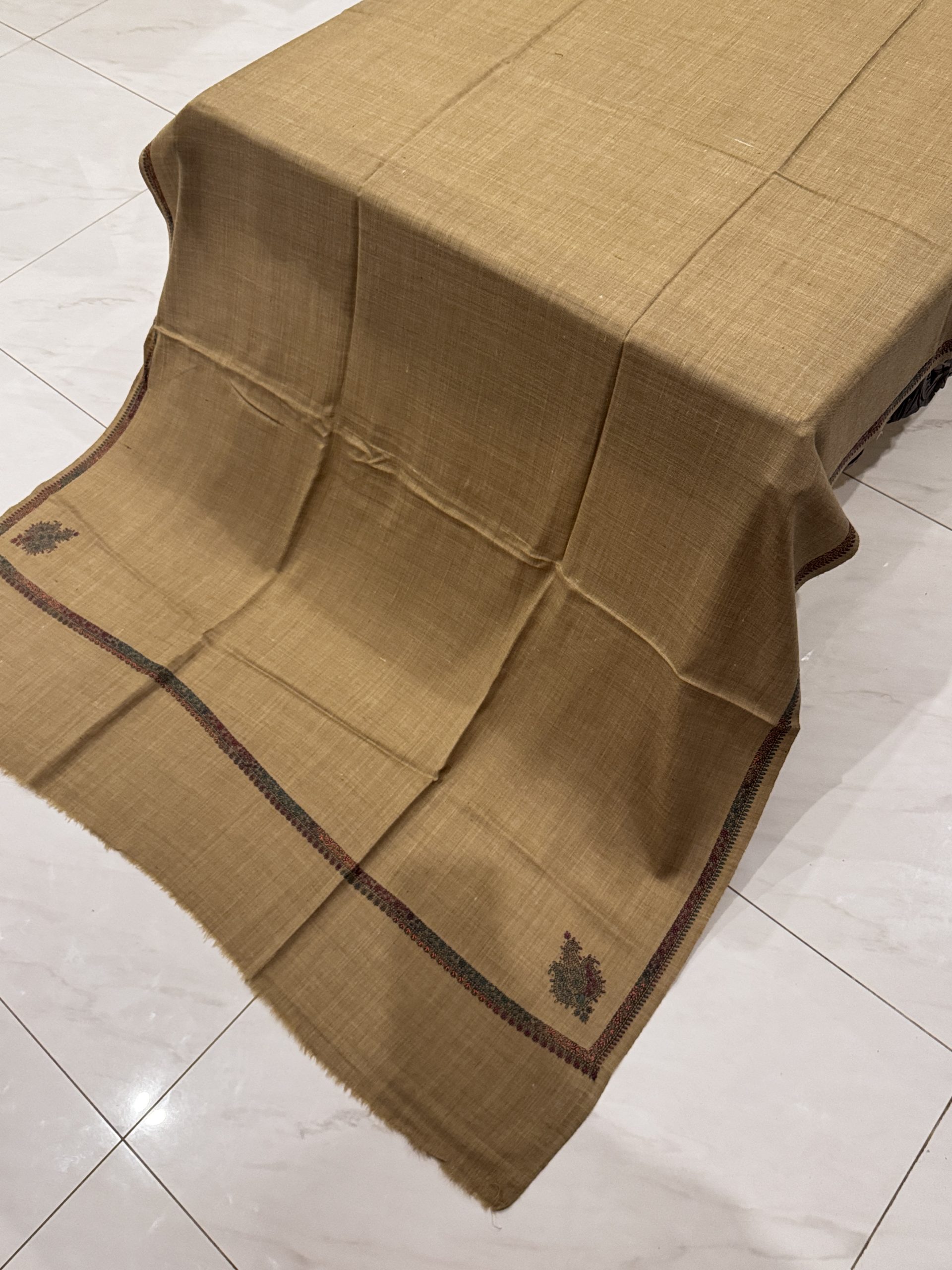 Inaaya – Dark Beige Pashmina Shawl with Traditional Kingri-Style Border (2.5 Yards) - Image 2