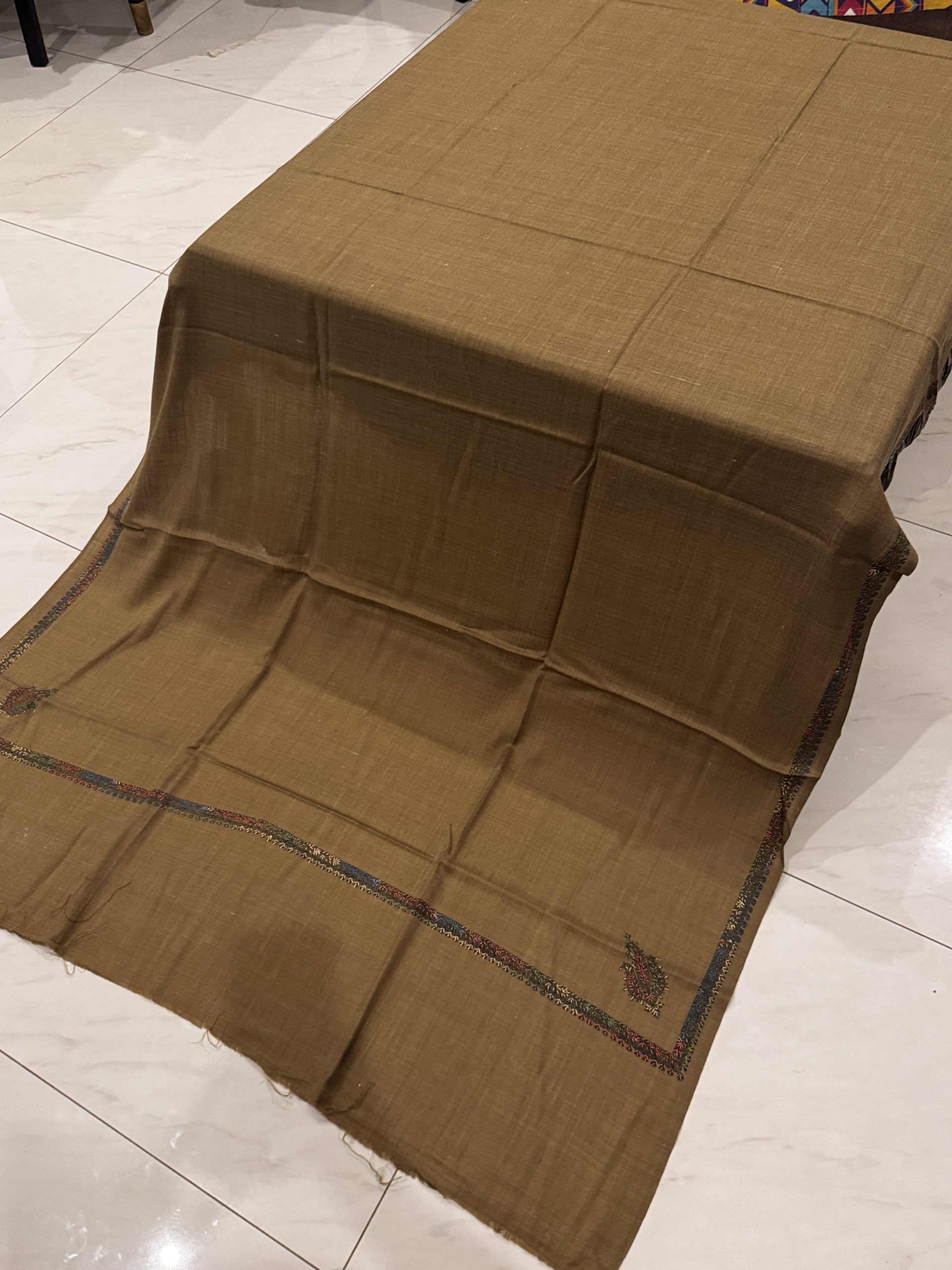 Nawal – Dark Brown Beige Pashmina Shawl with Traditional Kingri-Style Border (2.5 Yards) - Image 2