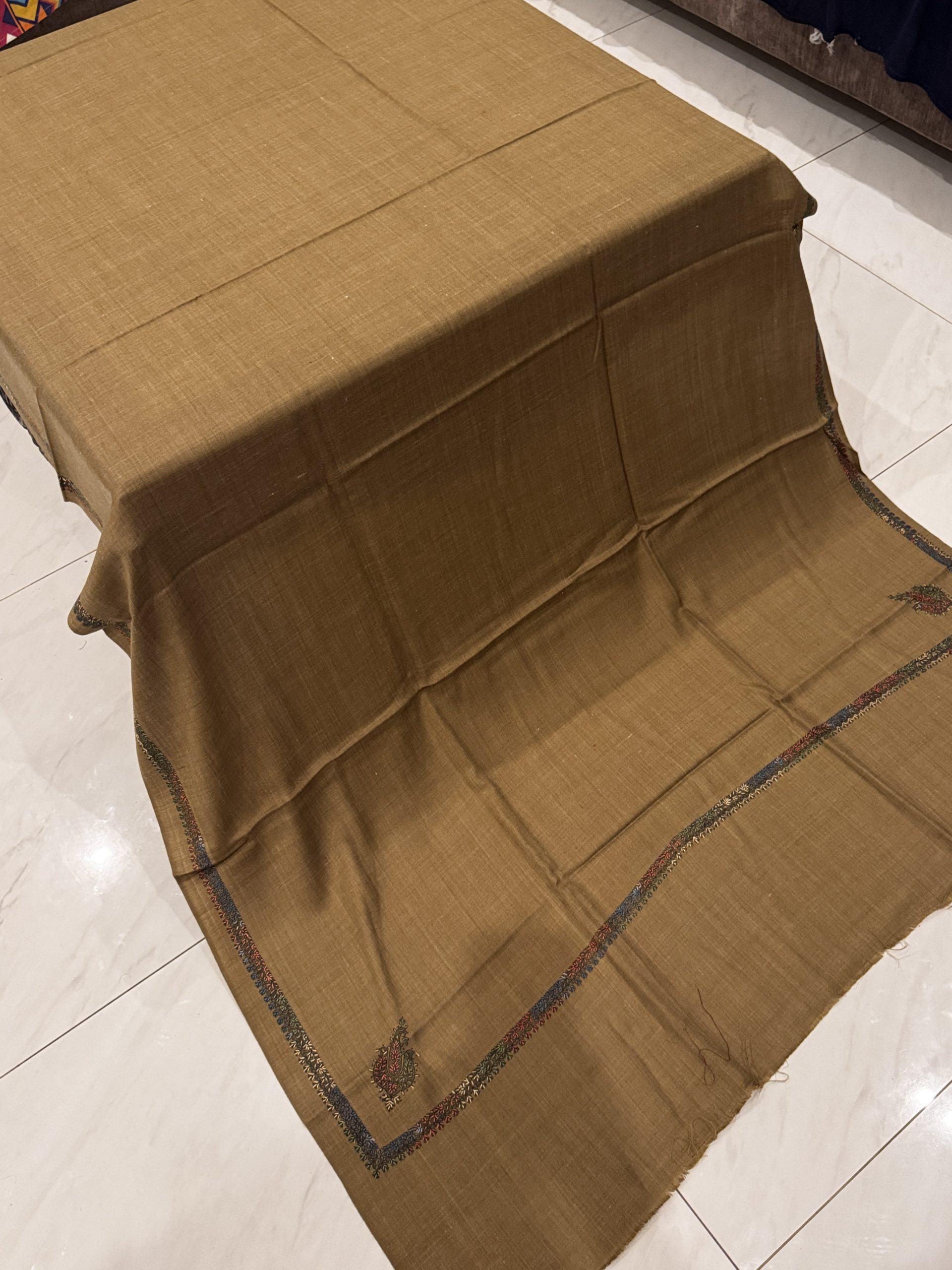 Nawal – Dark Brown Beige Pashmina Shawl with Traditional Kingri-Style Border (2.5 Yards) - Image 3