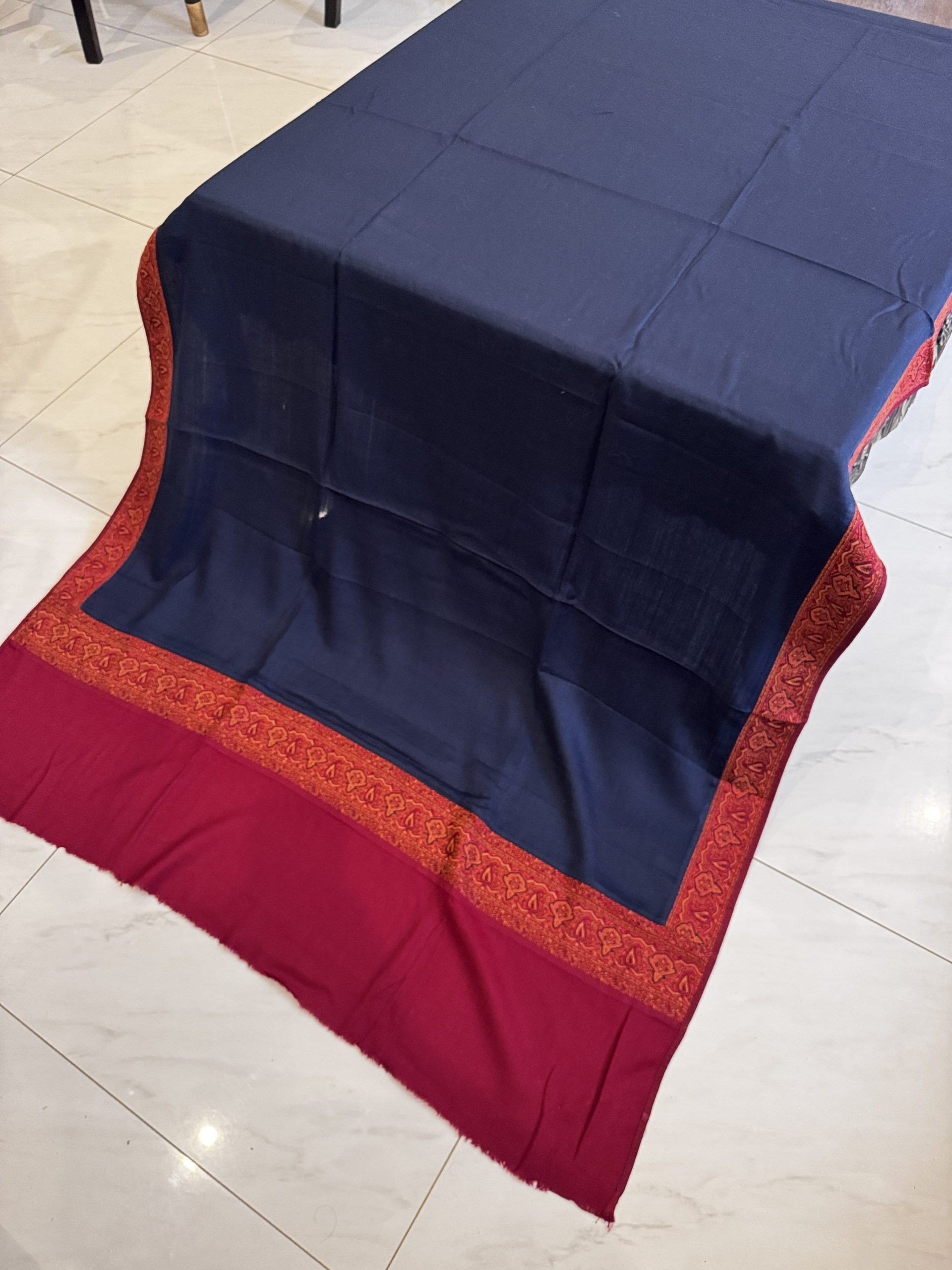 Shahkaar-e-Gulzar – Navy Blue Pashmina Shawl with Red Kani Border on Pallu (2.5 Yards) - Image 2