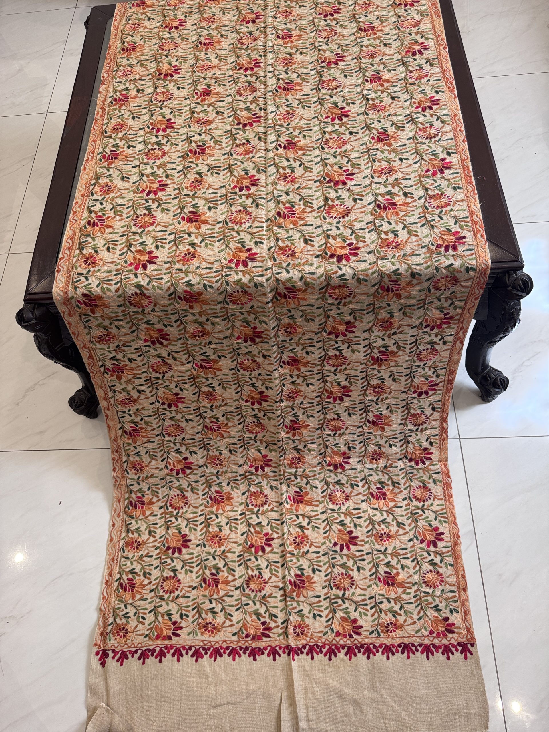 Gulnaz – Beige Pashmina Stole with Floral Aari Embroidery (28x80 inches)