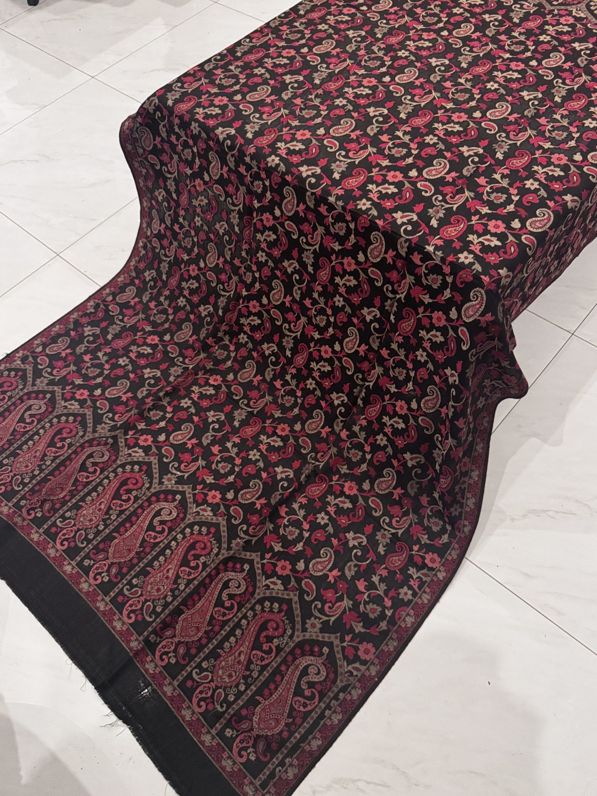 Black Kani Shawl with Red Classic Design - Image 2