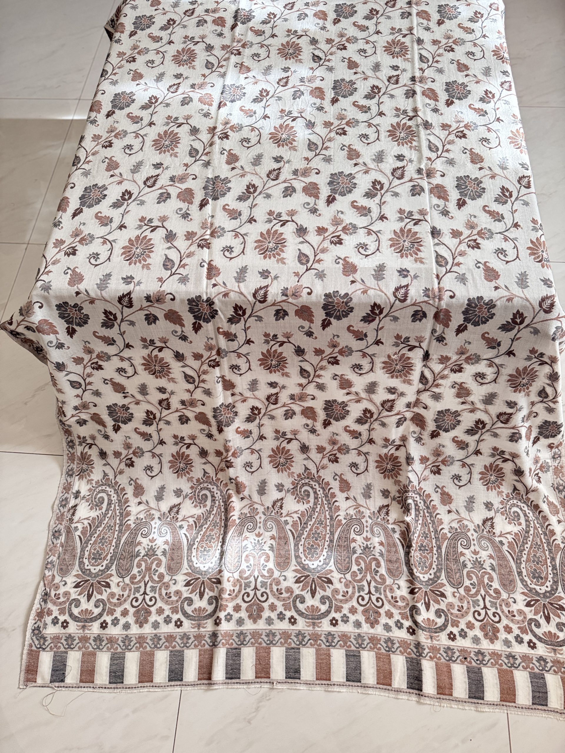 Premium Off White Kani Shawl – Luxury Kashmiri Craftsmanship & Timeless Elegance