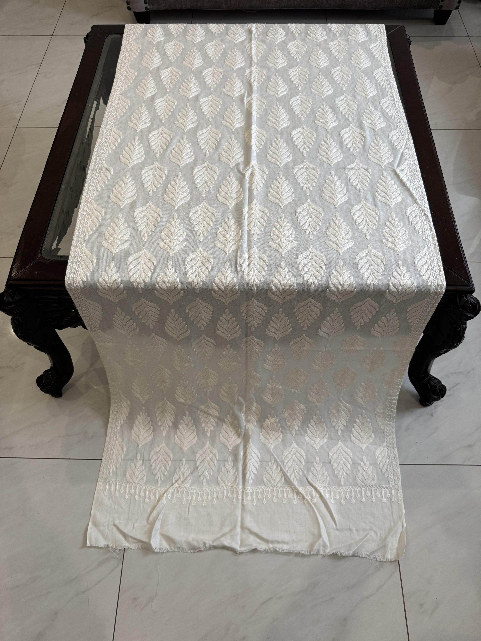 Ivory Pashmina Stole with Leaf Motif Embroidery (28×80 inches)