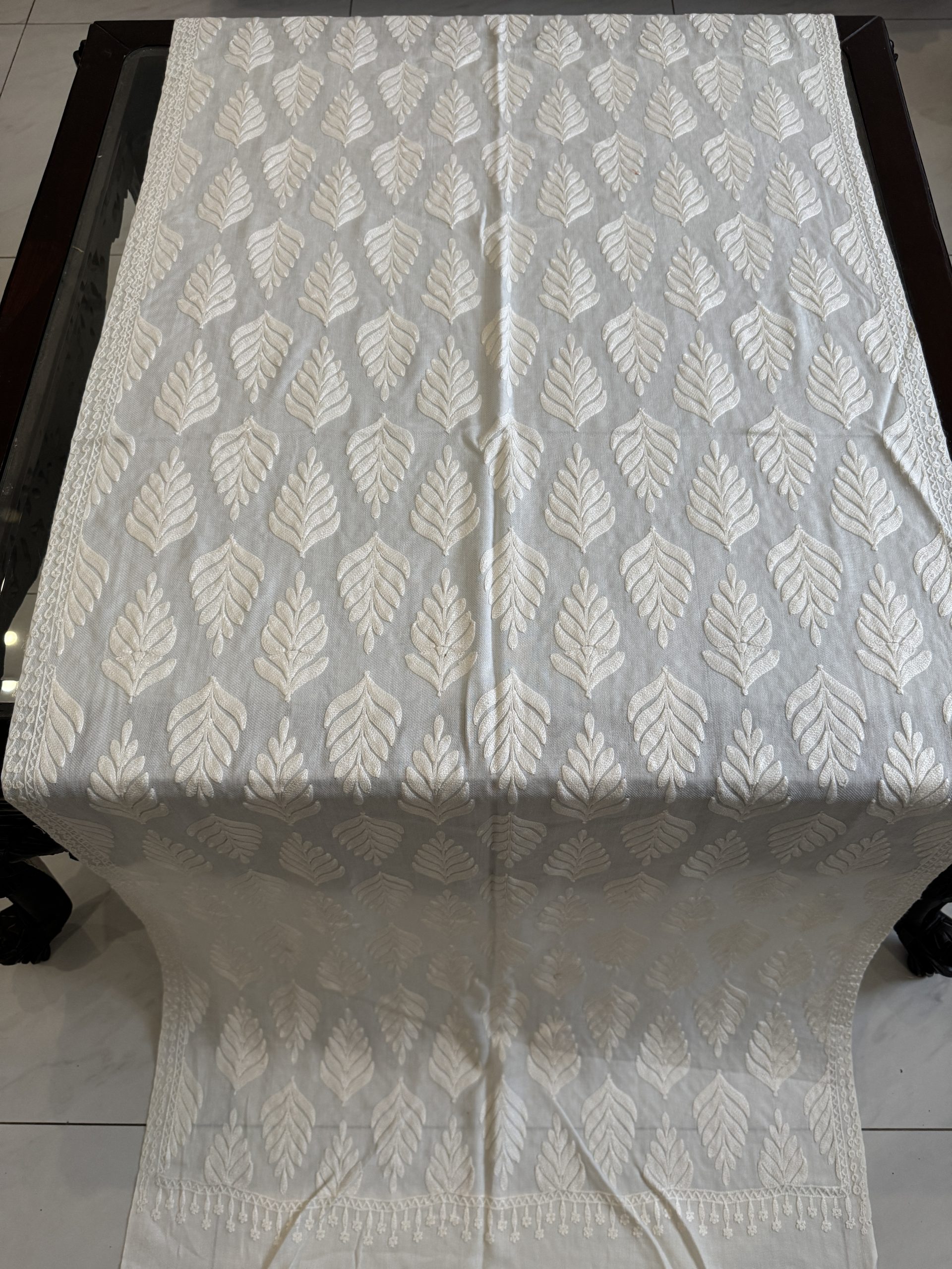 Ivory Pashmina Stole with Leaf Motif Embroidery (28×80 inches) - Image 2